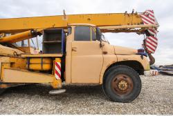 Photo Reference of Vehicle Old Crane